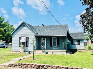 104 E Wilson St, Corder, MO 64021