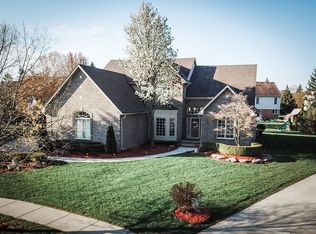 1374 Tulberry Ct, Rochester, MI 48306