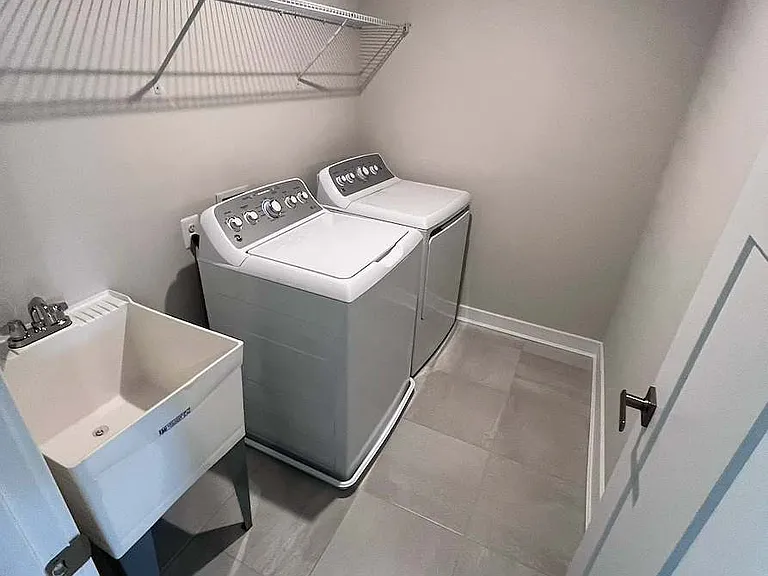 828 New Castle Landing Dr — Photo 8