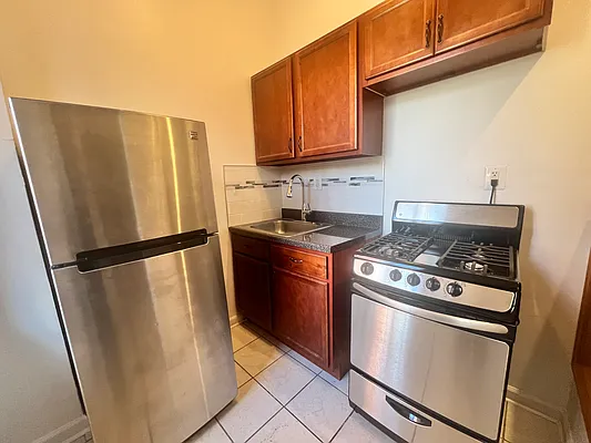 Rented by 74 West Real Estate | media 9