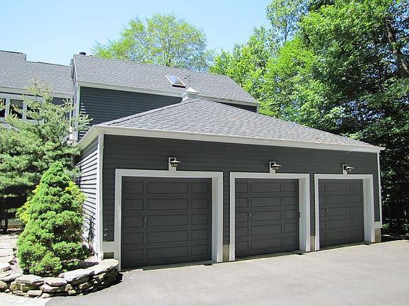 3 car garage w/2 interior entrances