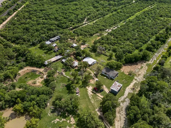155 County Road 6712, Natalia, TX 78059