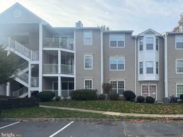 63 Lindsey Ct, Franklin Park, NJ 08823