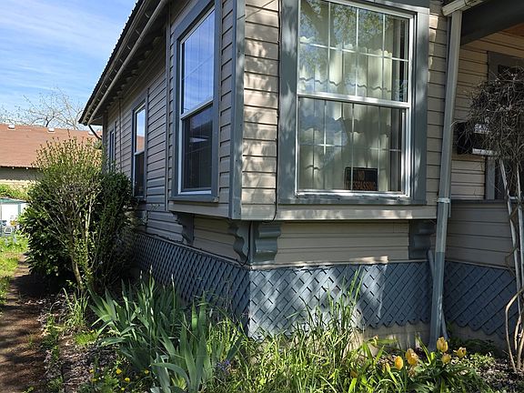 2nd image of 212 SE Mosher Ave