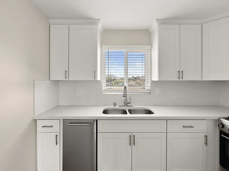 Tyler Arms Apartments - Riverside, CA — Photo 31