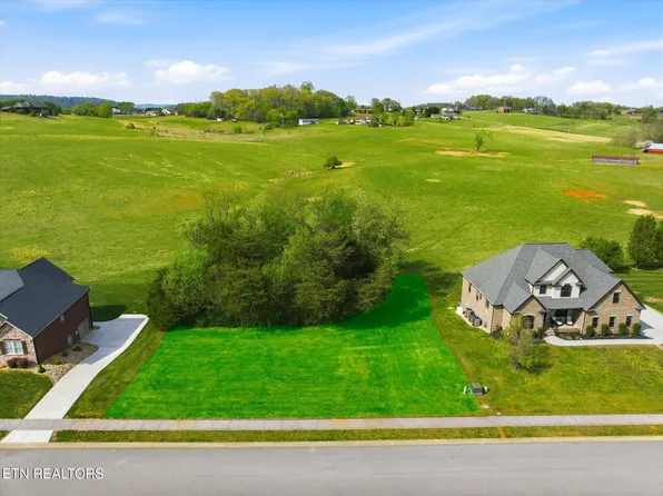 1312 Rippling Waters Cir, Sevierville, TN 37876