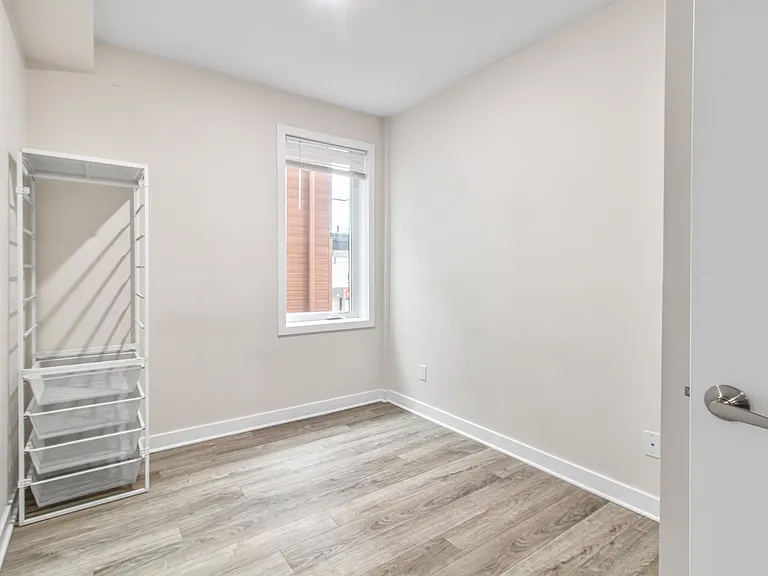 296 Somerset St E — Photo 6