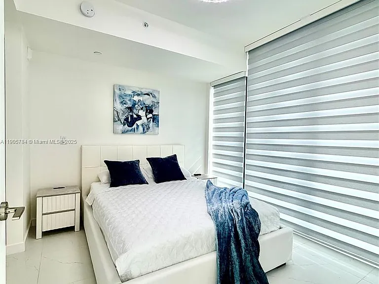 9901 E Bay Harbor Dr #505 — Photo 17