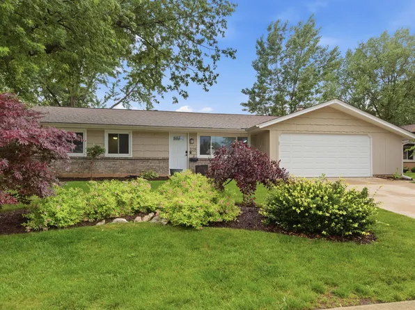 128 Patricia Dr, Schaumburg, IL 60193