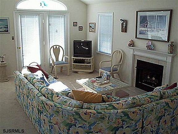 2nd image of 1010 Central Ave