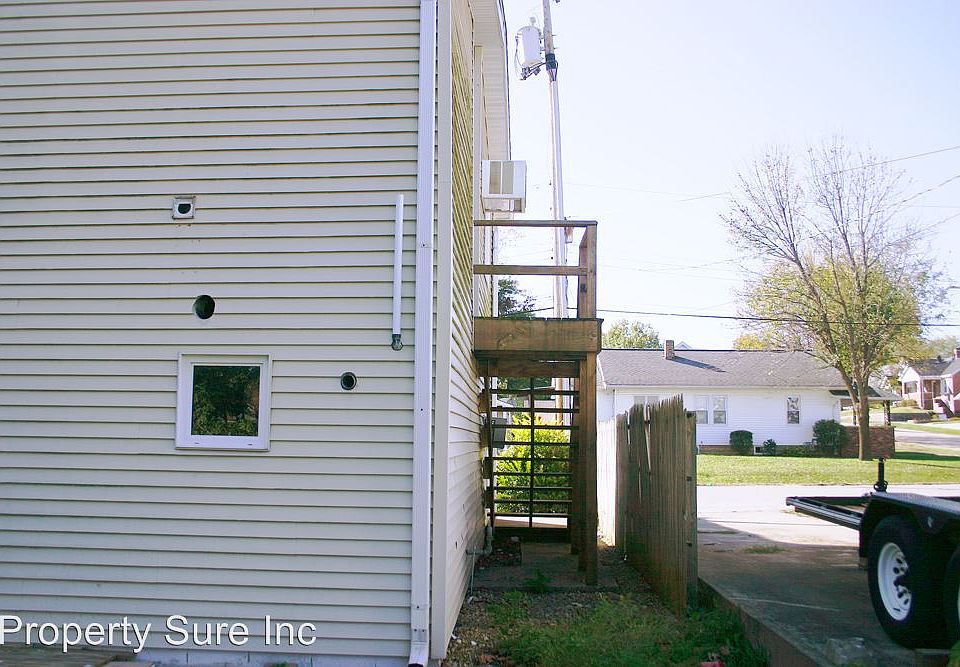 2nd image of 2206 1/2 N St
