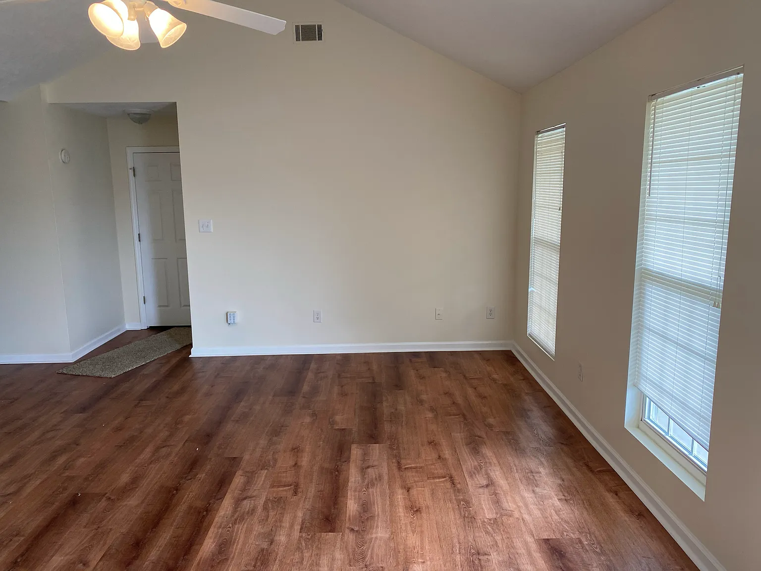 3 bed, 1593 sqft, $1,975 — Photo 4