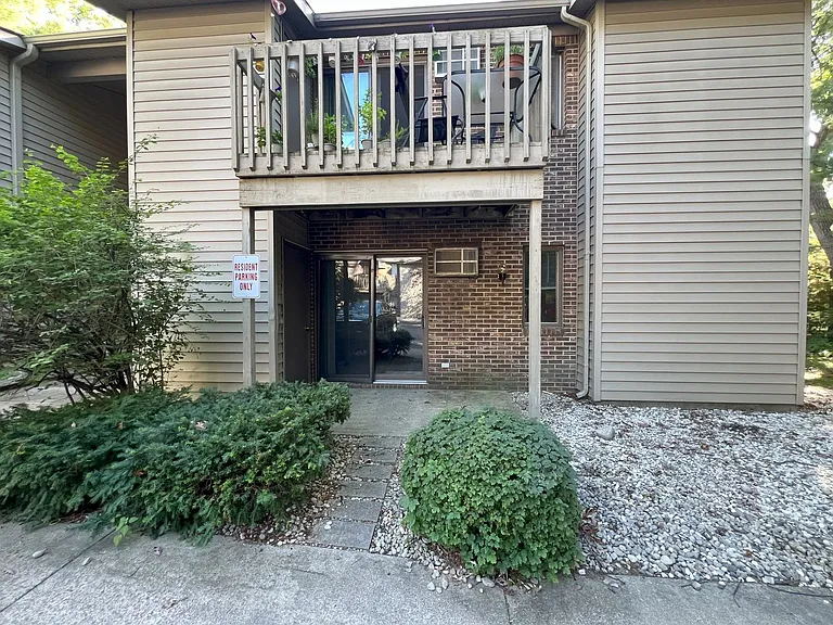 414-417 426 Munson Pl — Photo 1
