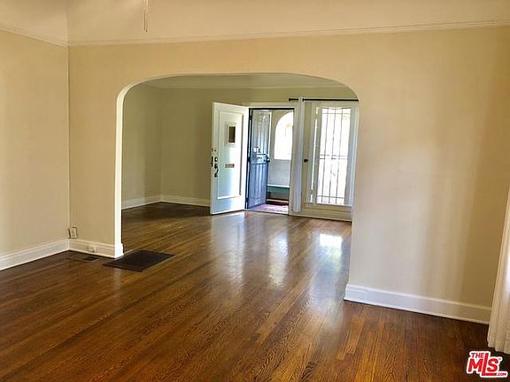 3rd image of 1354 S Orange Dr