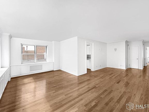 3rd image of 130 E 63rd St APT 6E