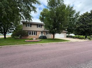 1134 10th St, Westbrook, MN 56183