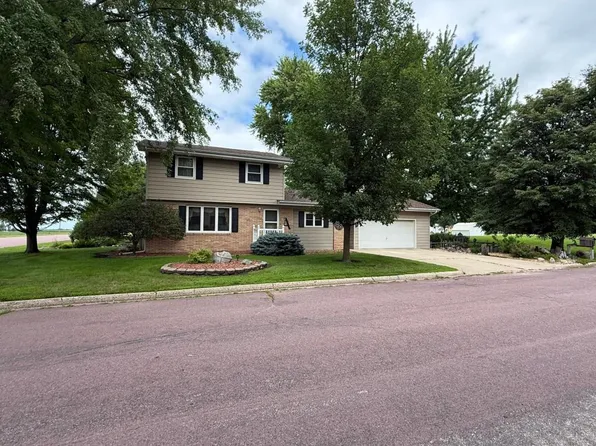1134 10th St, Westbrook, MN 56183