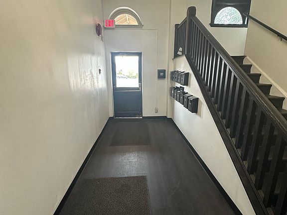 3rd image of 818 S Broom St #4B