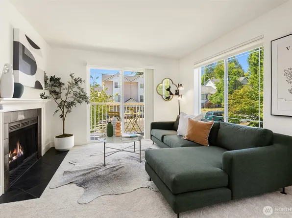 937 N 200th Street #B-206, Shoreline, WA 98133
