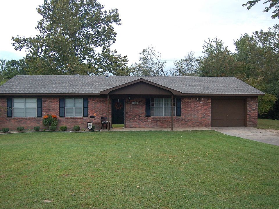 1901 West Jefferson - All Brick