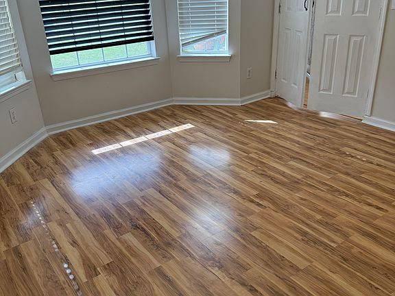 3rd image of 1656 Village Place Cir NE