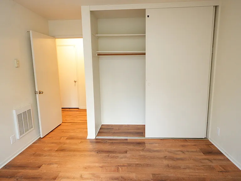 2431 Carlmont Dr #7 — Photo 15