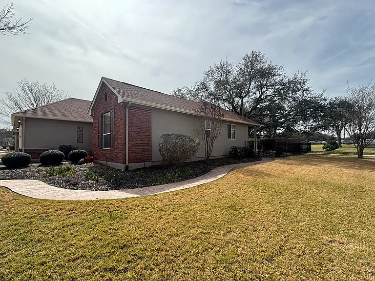 101 Dewberry Dr — Photo 42