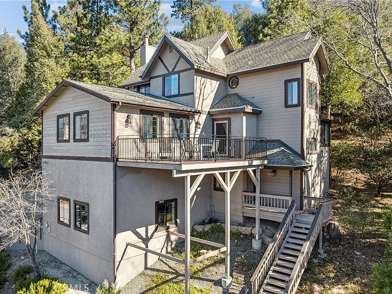 965 Sandalwood Dr — Photo 1