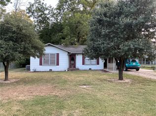 404 E Navasota St, Groesbeck, TX 76642