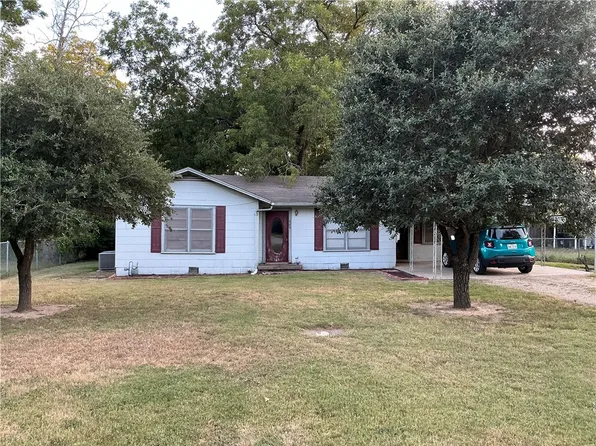 404 E Navasota St, Groesbeck, TX 76642