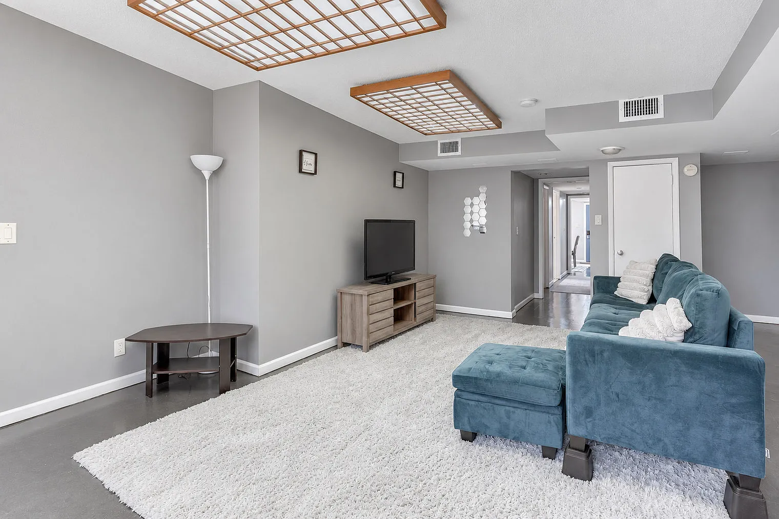 3 bed, 3.0 bath, 1894 sqft, $3,290 — Photo 3