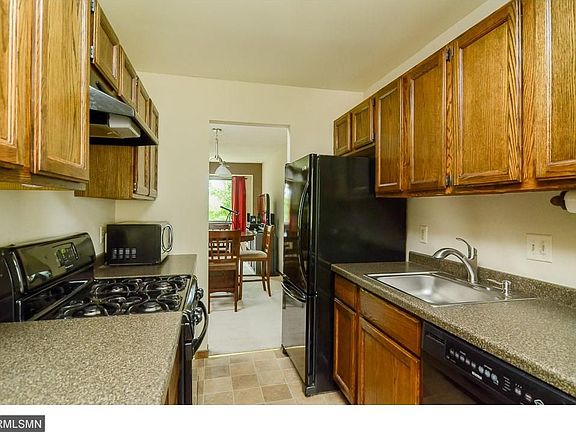 3rd image of 219 Bridlewood Dr