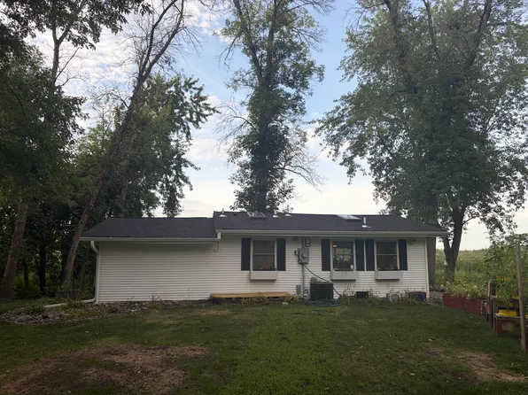 2589 Paradise Trl NW, Isanti, MN 55040