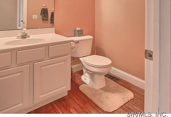 5th image of 136 Kingsbrooke Blvd