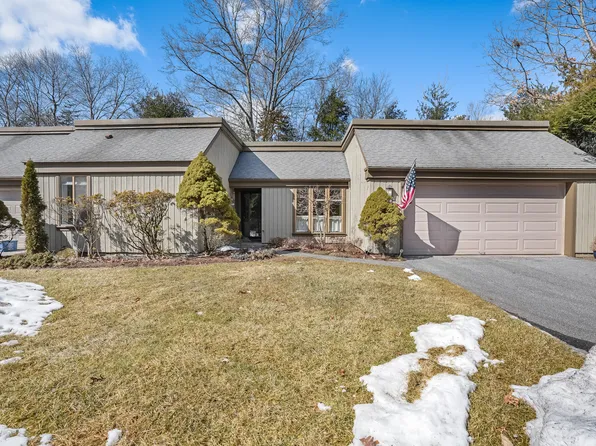 2 Heritage Crest #D, Southbury, CT 06488