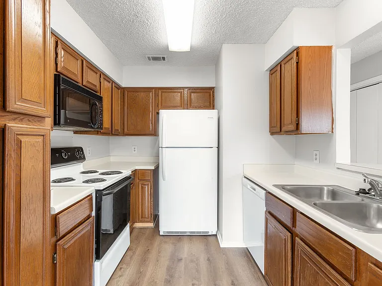 104 Mosscliff Cir #11 — Photo 2