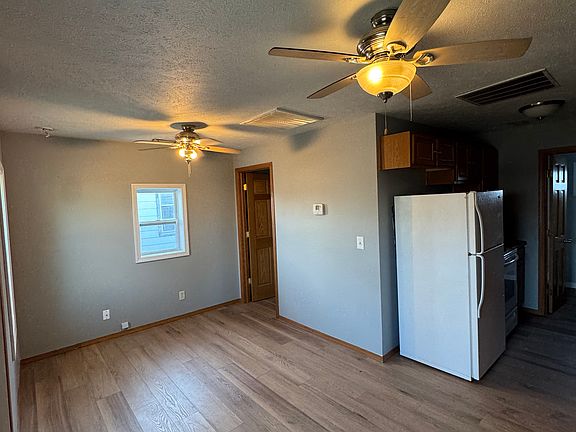 5th image of 203 E Linden St