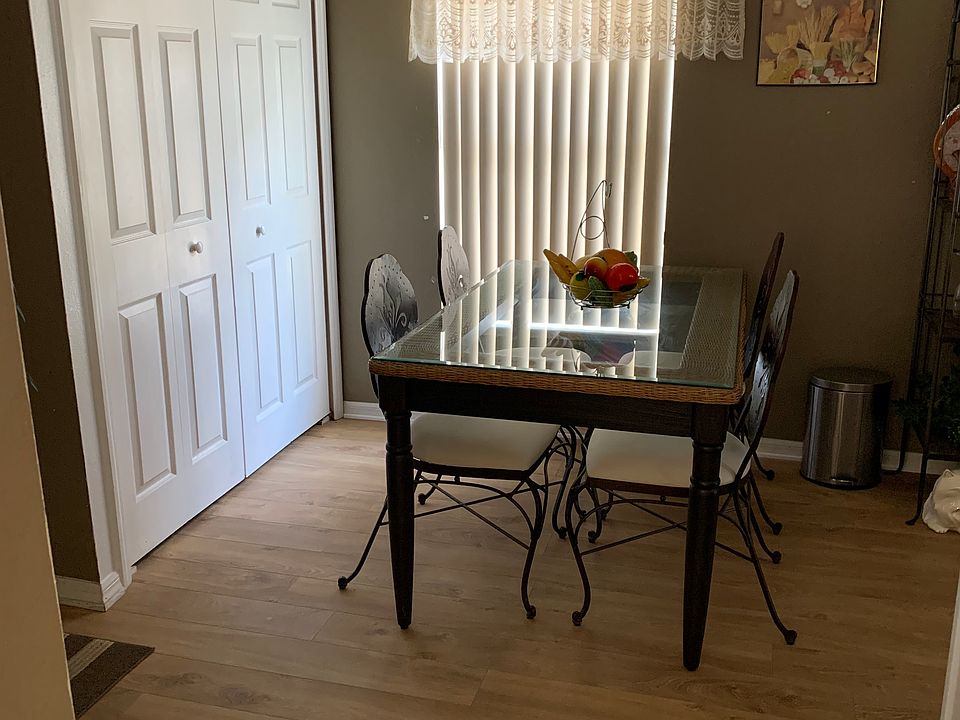 1st image of 135 Oak View Pl