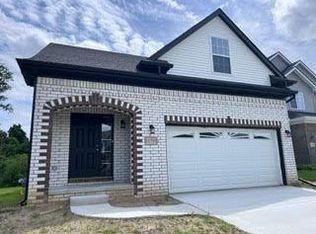 11753 Hines Place Dr, Livonia, MI 48150