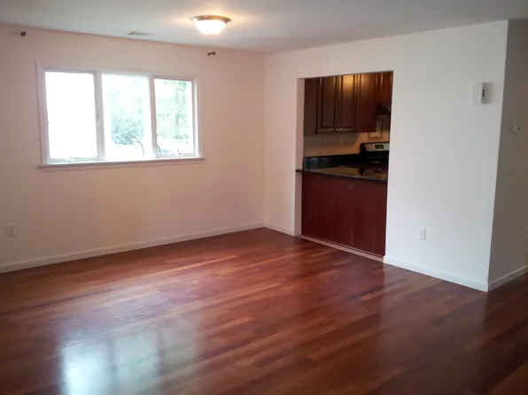 229 Crescent Lane image 4 of 22