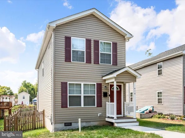 418 S Charles St, Charles Town, WV 25414