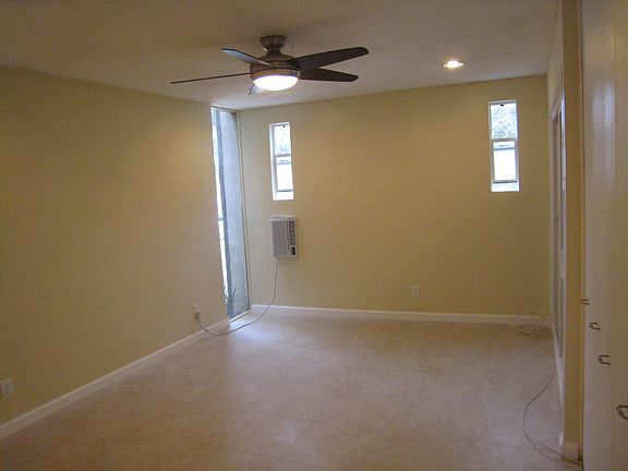 4th image of 465 S Hudson Ave APT 1