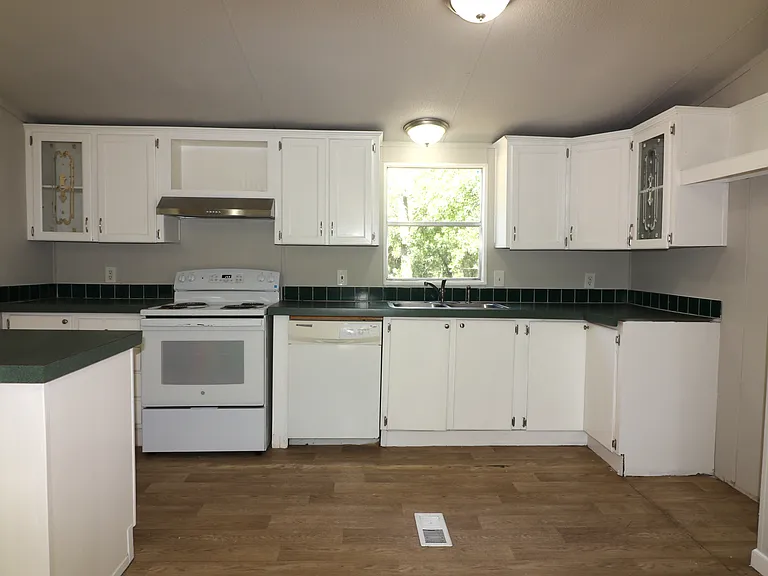 112 Private Road 483 — Photo 5