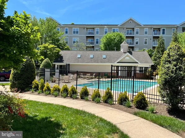 7011 Falls Reach Dr APT 309, Falls Church, VA 22043