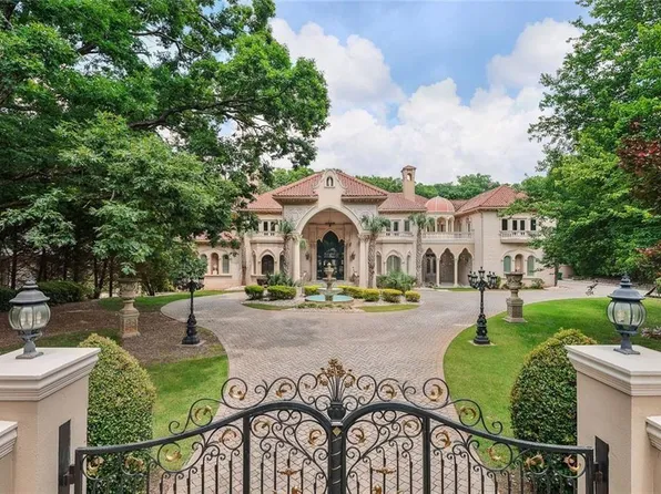 4561 Northside Dr NW, Sandy Springs, GA 30327