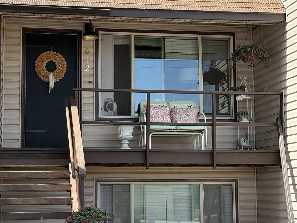 1st image of 612 Pine Ave