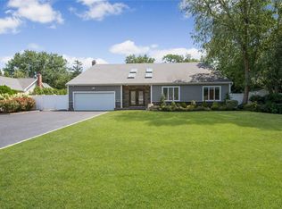 3 Cross Bow Ln, Commack, NY 11725