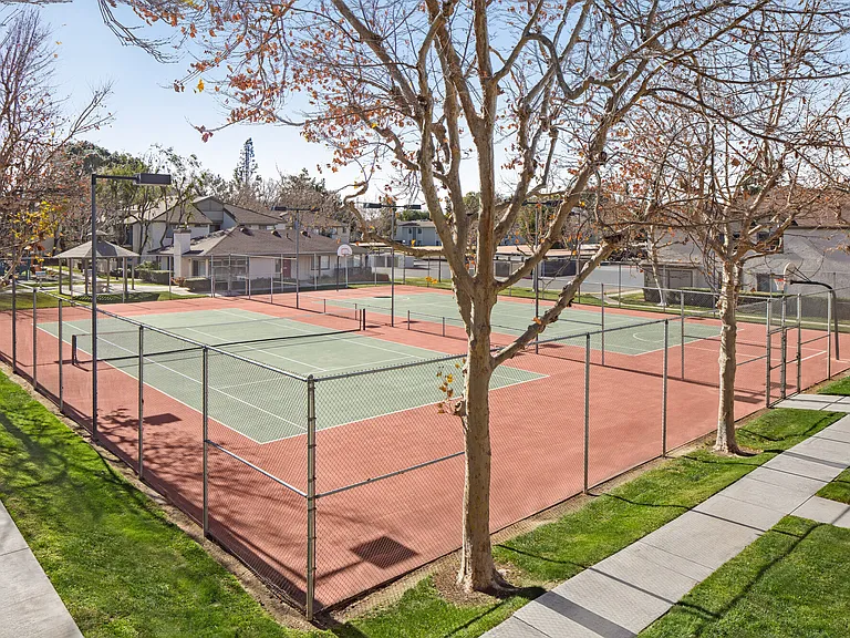 Rosewood Apartments — Photo 7