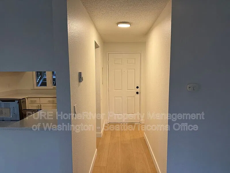2 bed, 1.5 bath, 966 sqft, $2,300 — Photo 4