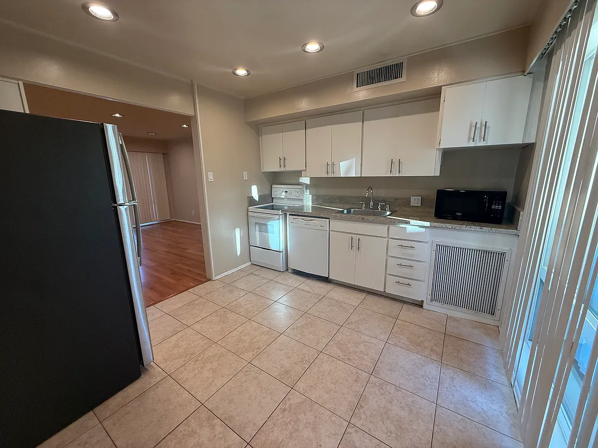2 Bedroom/1 Bathroom - 73219 Shadow Mountain Dr